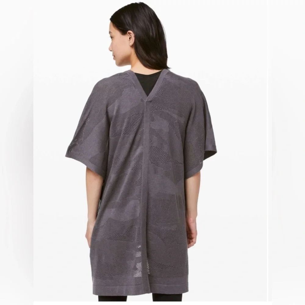 Lululemon: Women’s Find Your Light Wrap- One Size - Picture 3 of 10